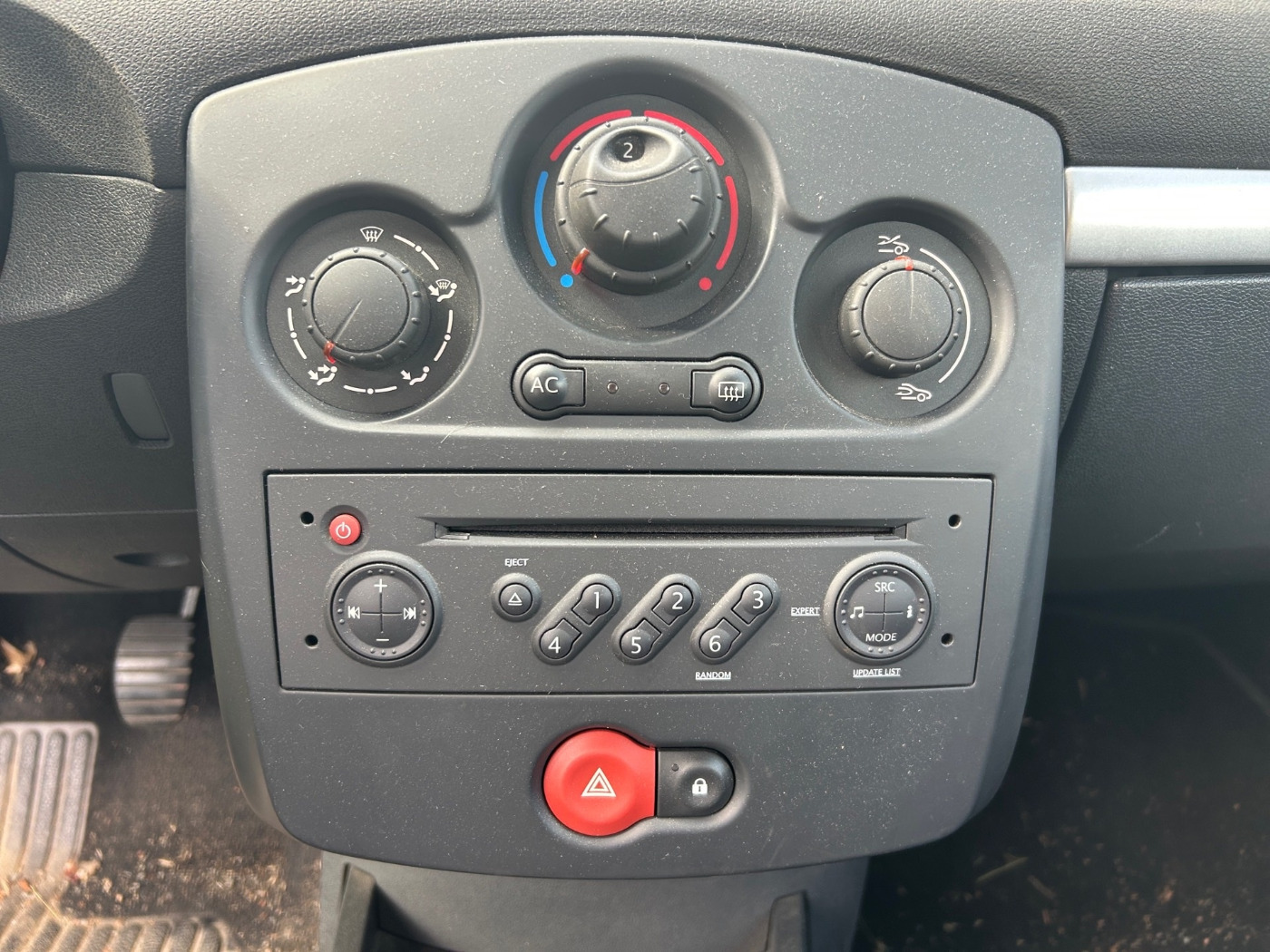 RENAULT Clio III 1.2 16V Edition Dynamique  Bild 9