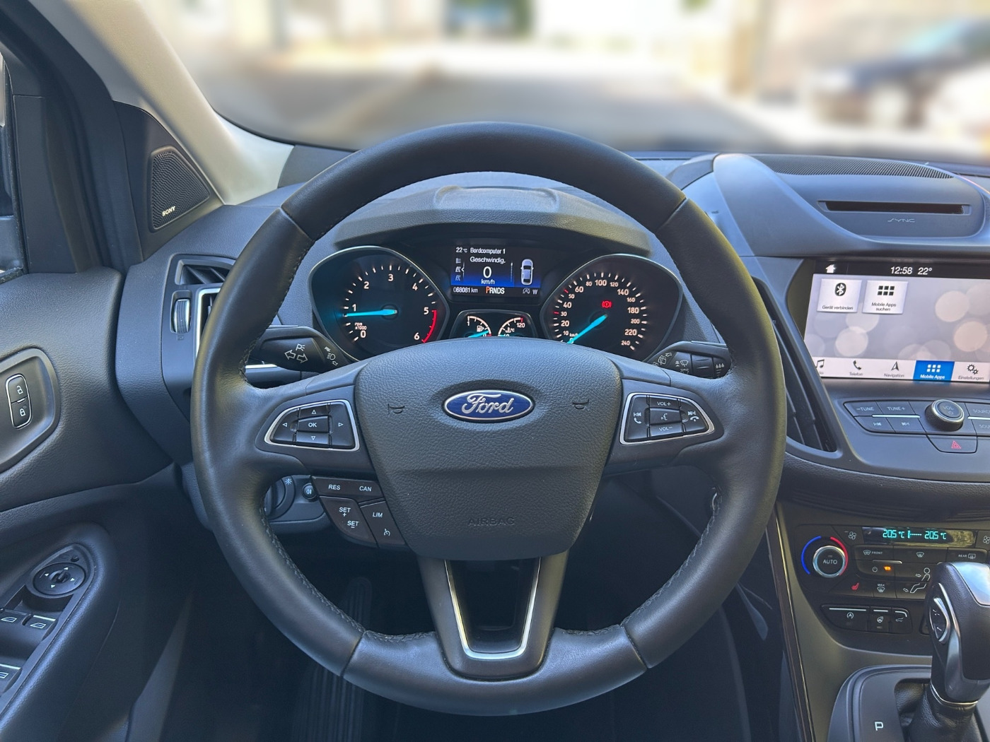 Ford Kuga 2.0 TDCi Titanium 4x4 AT LM Navi Xenon AHK Bild 8