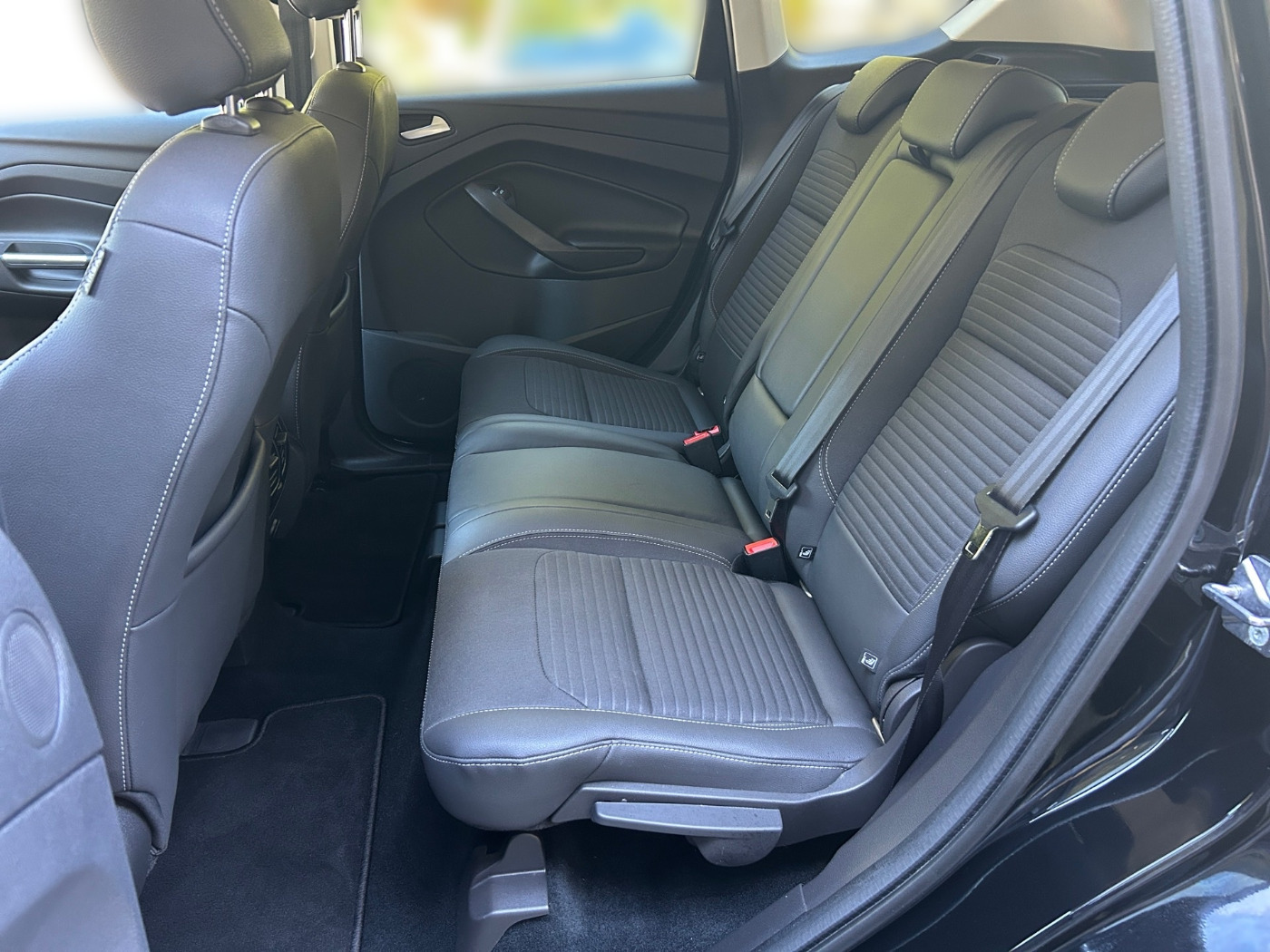 Ford Kuga 2.0 TDCi Titanium 4x4 AT LM Navi Xenon AHK Bild 11