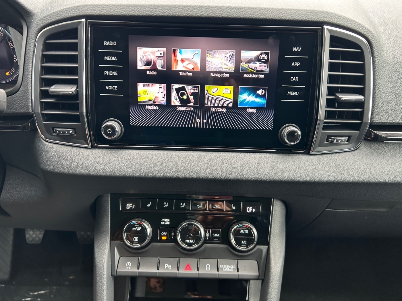 Škoda Karoq 1.5 TSI ACT Selection Navi 2xKlima KeyLess Bild 9
