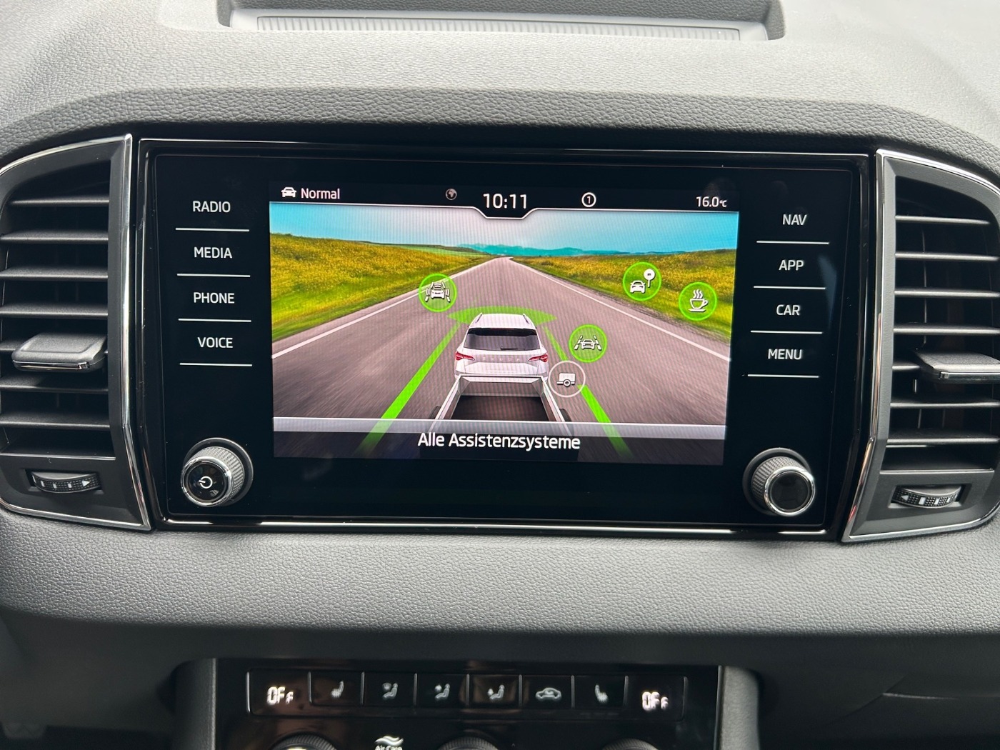 Škoda Karoq 1.5 TSI ACT Selection Navi 2xKlima KeyLess Bild 16