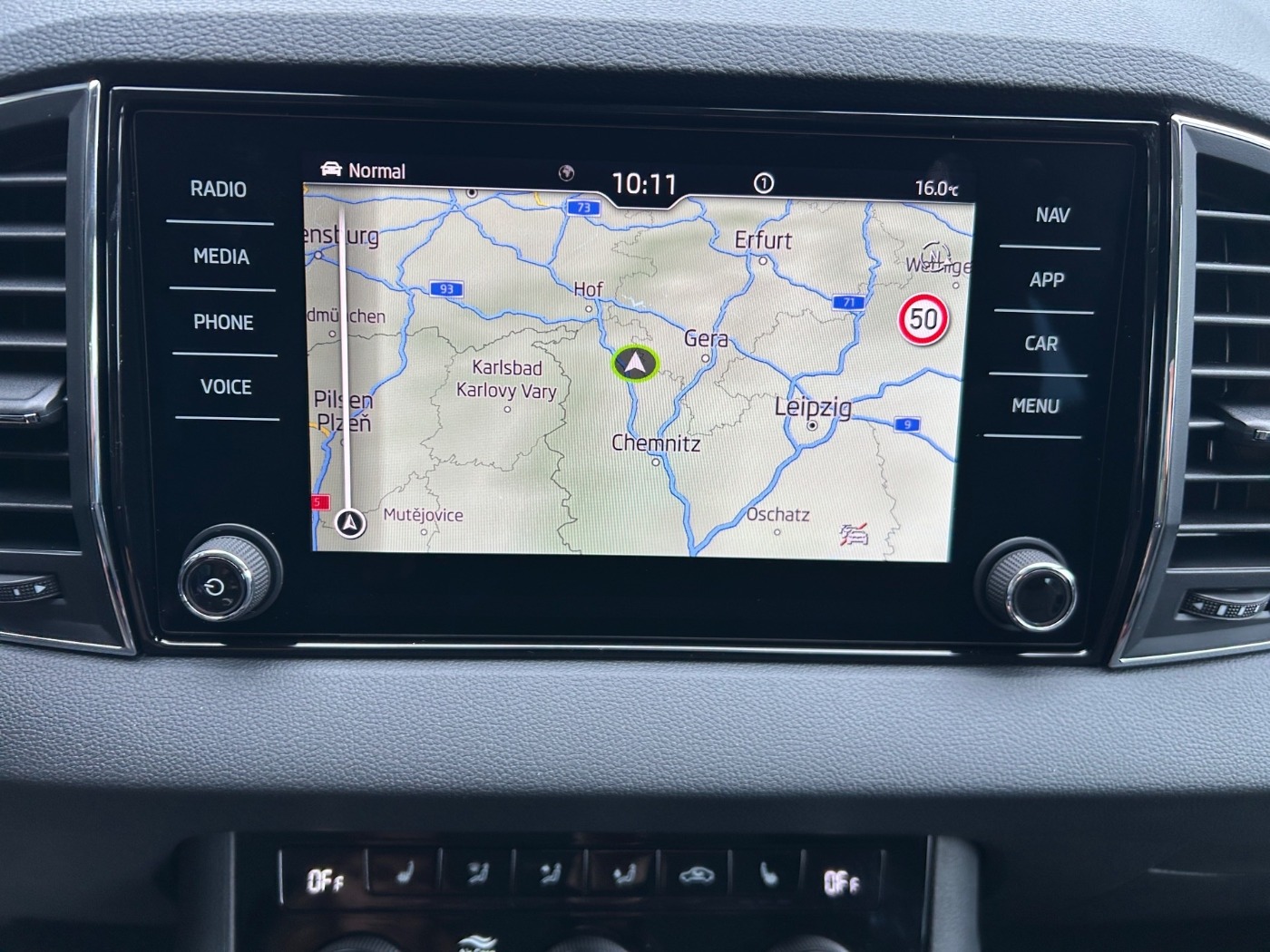 Škoda Karoq 1.5 TSI ACT Selection Navi 2xKlima KeyLess Bild 17