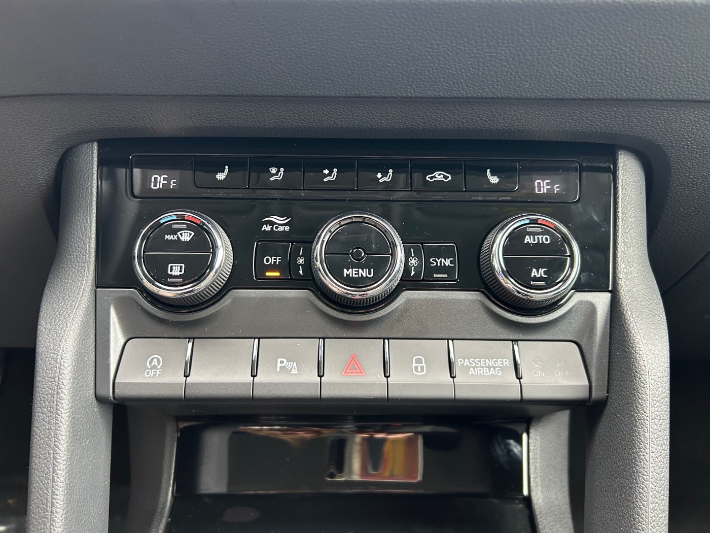 Škoda Karoq 1.5 TSI ACT Selection Navi 2xKlima KeyLess Bild 18