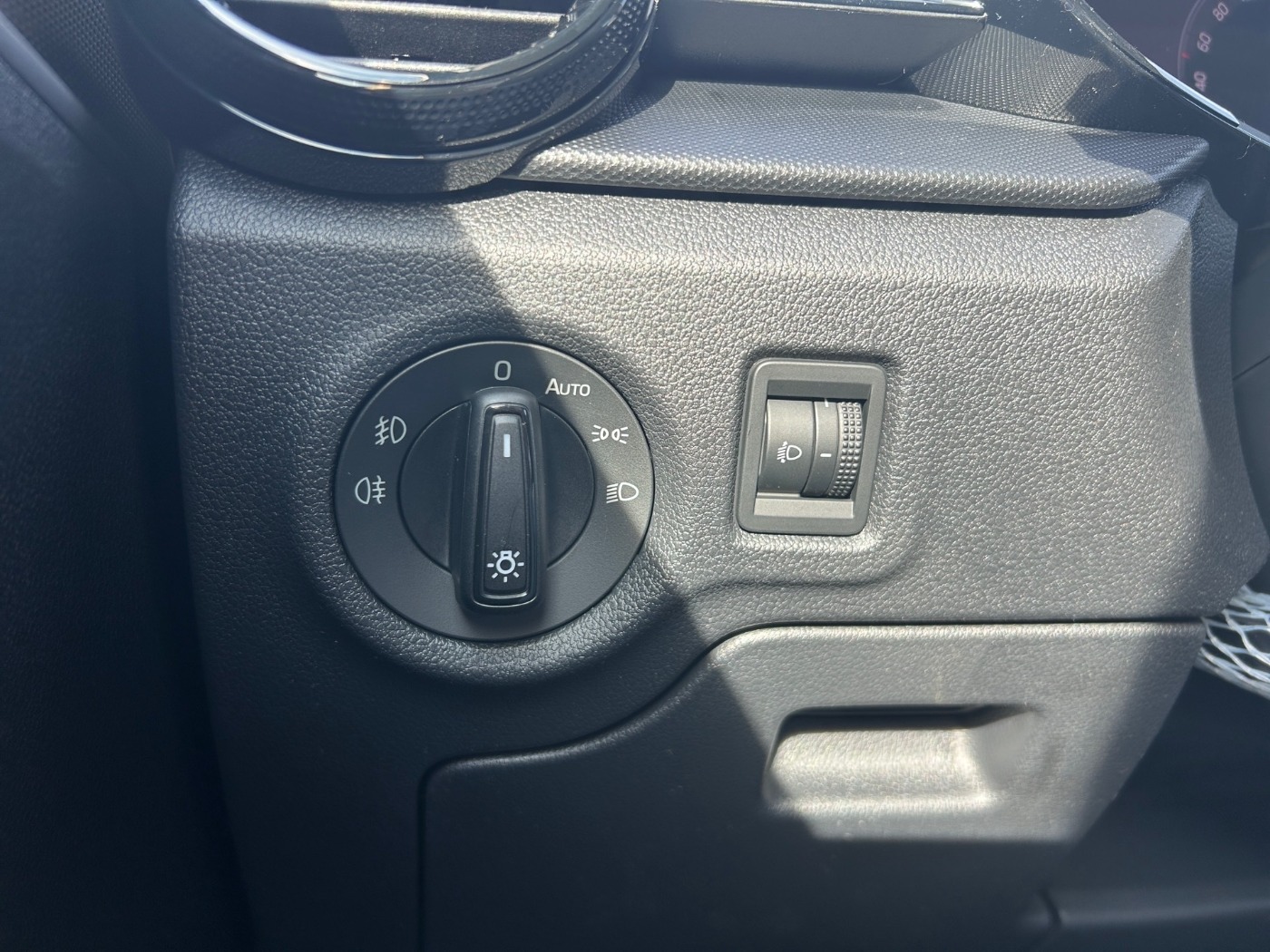 Škoda Fabia 1.0 MPI Essence LM LED PDC SHZ SpurH Bild 15