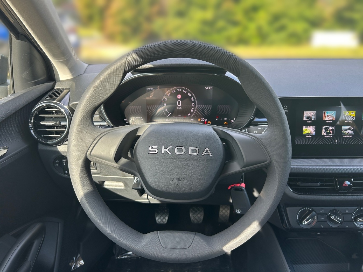 Škoda Fabia 1.0 MPI Essence LM LED PDC SHZ SpurH Bild 8