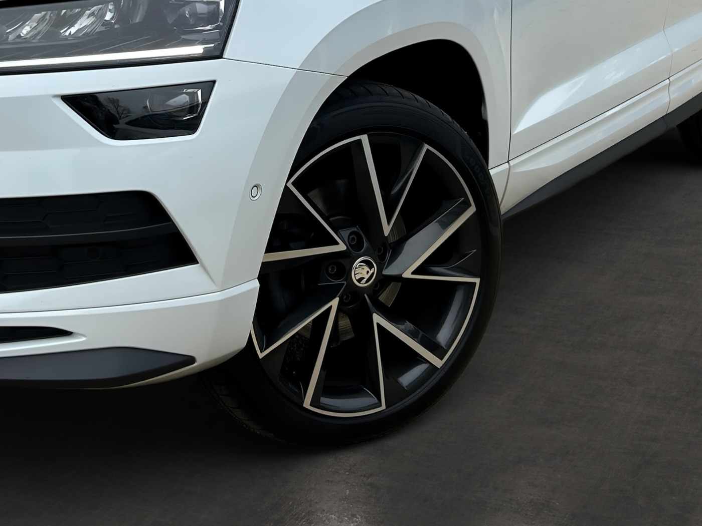 Škoda Karoq 2.0 TSI Sportline 4x4 DSG Navi Pano 360 AHK Bild 6