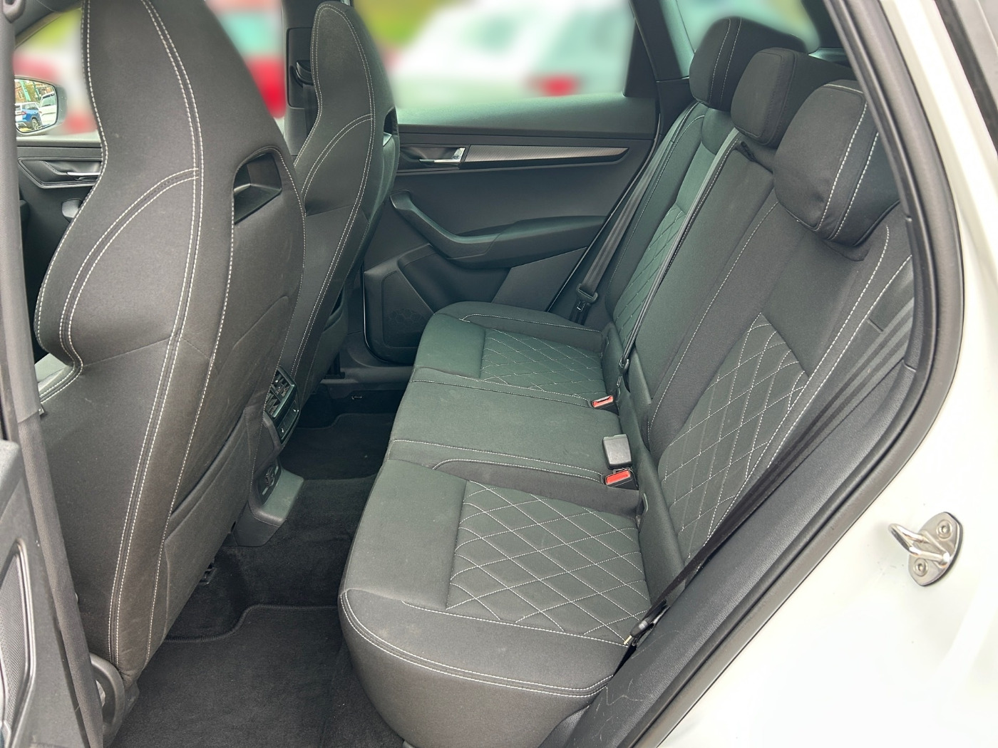 Škoda Karoq 2.0 TSI Sportline 4x4 DSG Navi Pano 360 AHK Bild 11