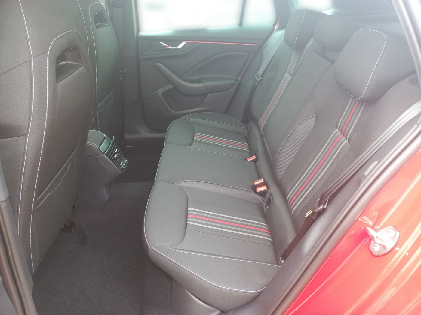Škoda Kamiq 1.5 TSI Monte Carlo Navi Pano SportS. Kam. Bild 11