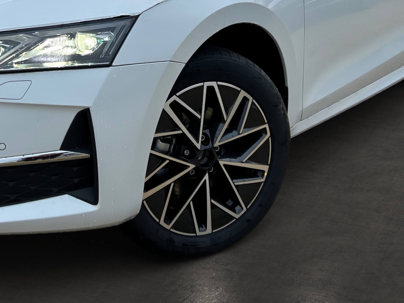 Škoda Octavia Combi 2.0 TDI  W Tour Navi 360 4xSHZ ACC Bild 6