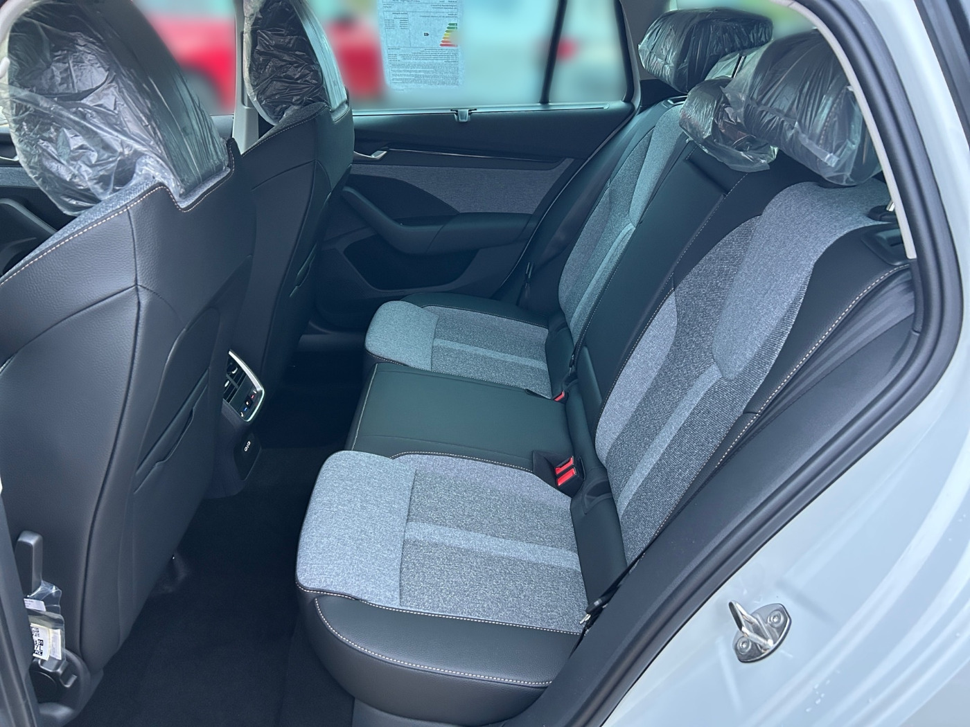 Škoda Octavia Combi 2.0 TDI  W Tour Navi 360 4xSHZ ACC Bild 10