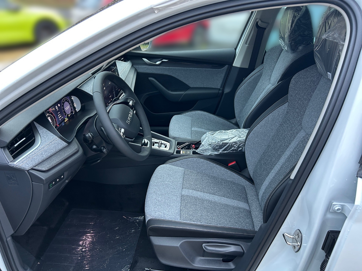 Škoda Octavia Combi 2.0 TDI  W Tour Navi 360 4xSHZ ACC Bild 7