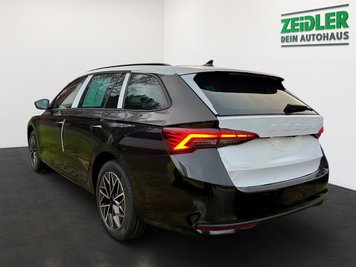 Škoda Octavia Combi 2.0 TDI  W Tour Navi 360 4xSHZ ACC Bild 4