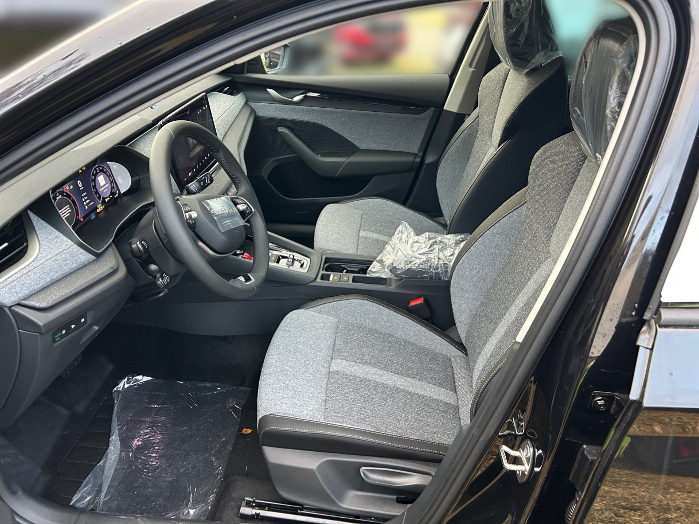 Škoda Octavia Combi 2.0 TDI  W Tour Navi 360 4xSHZ ACC Bild 7