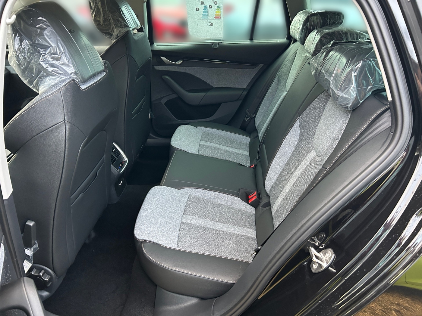 Škoda Octavia Combi 2.0 TDI  W Tour Navi 360 4xSHZ ACC Bild 11