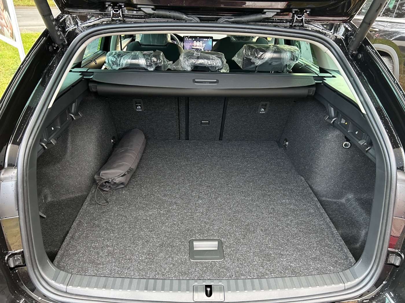 Škoda Octavia Combi 2.0 TDI  W Tour Navi 360 4xSHZ ACC Bild 12