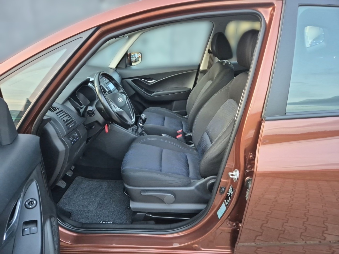 Hyundai ix20 1.6 Comfort Klima Alu Allwetter Bild 7