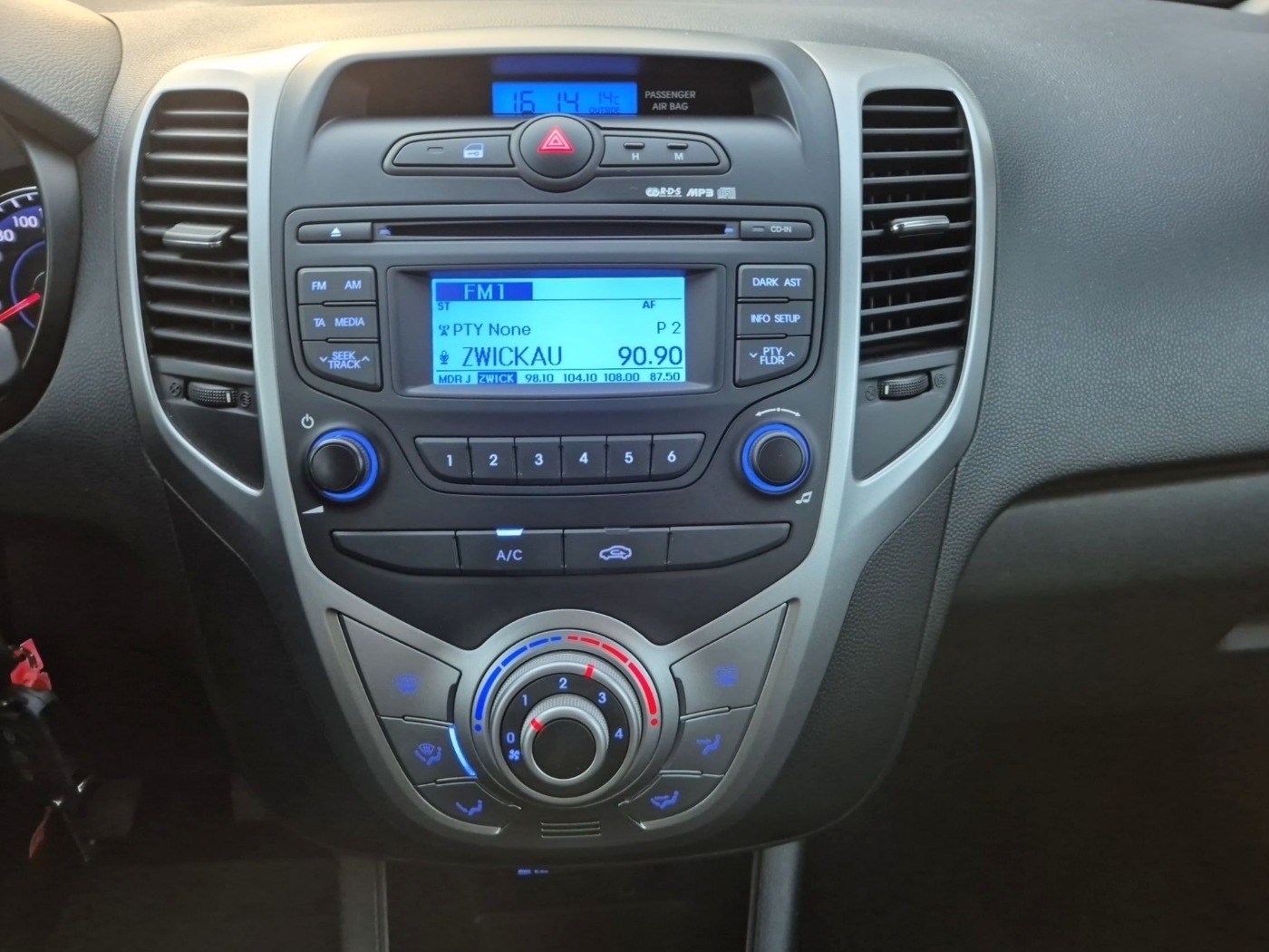 Hyundai ix20 1.6 Comfort Klima Alu Allwetter Bild 12