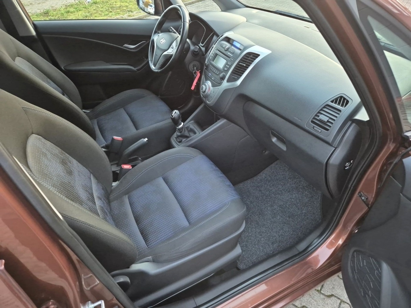 Hyundai ix20 1.6 Comfort Klima Alu Allwetter Bild 17