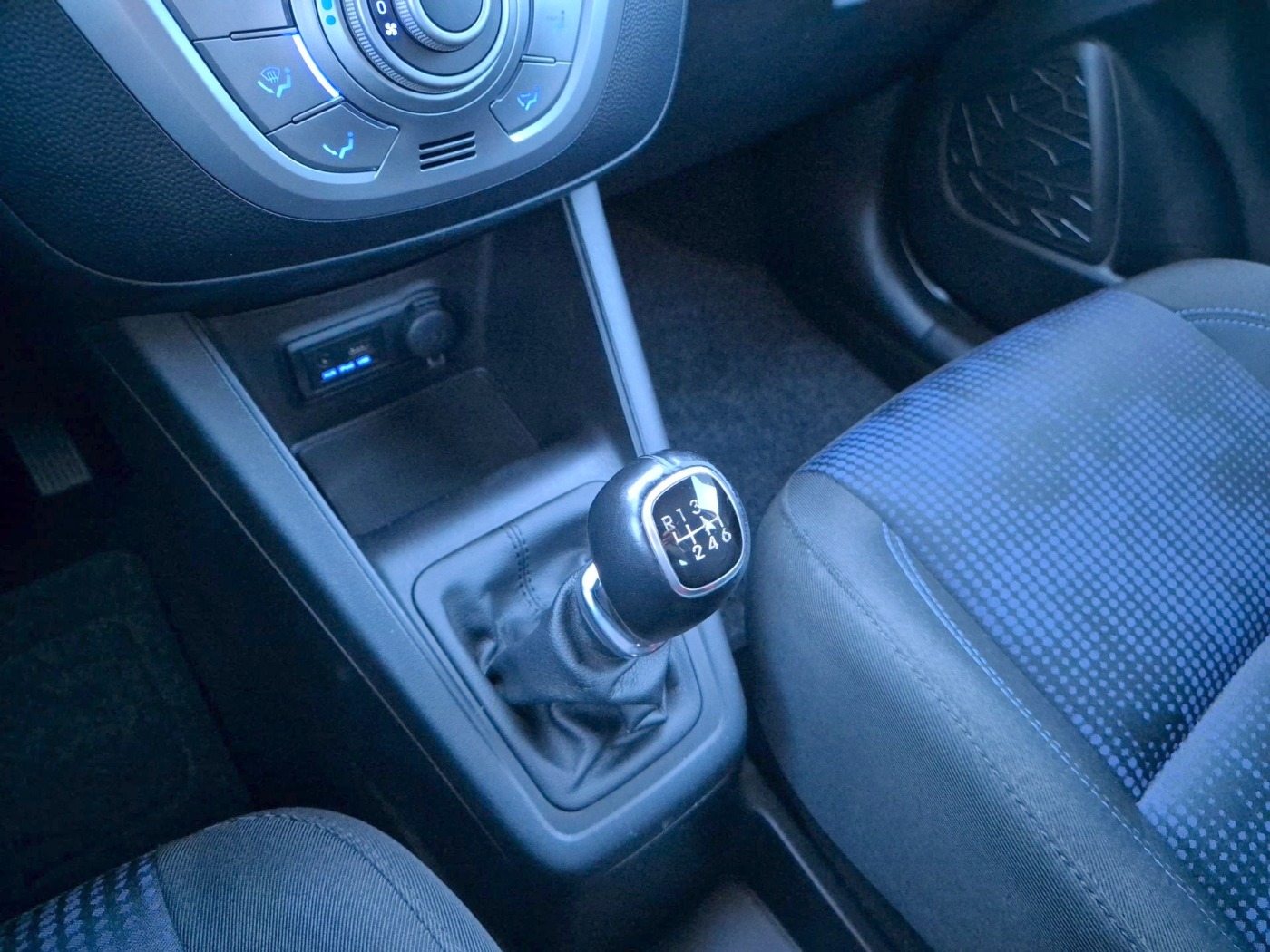 Hyundai ix20 1.6 Comfort Klima Alu Allwetter Bild 14