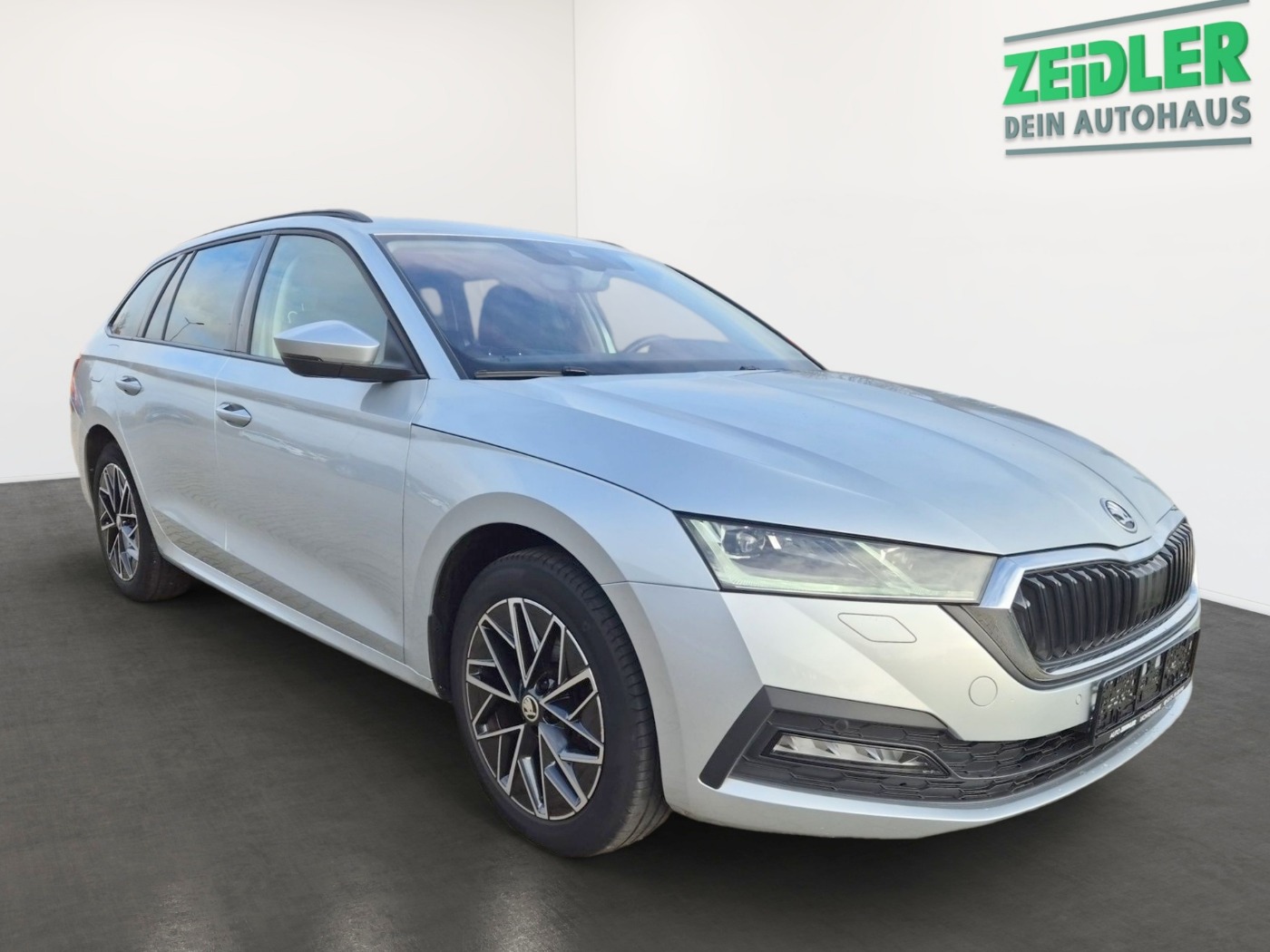 Škoda Octavia Combi 1.5 TSI e-TEC Clever Matrix AHK Bild 2