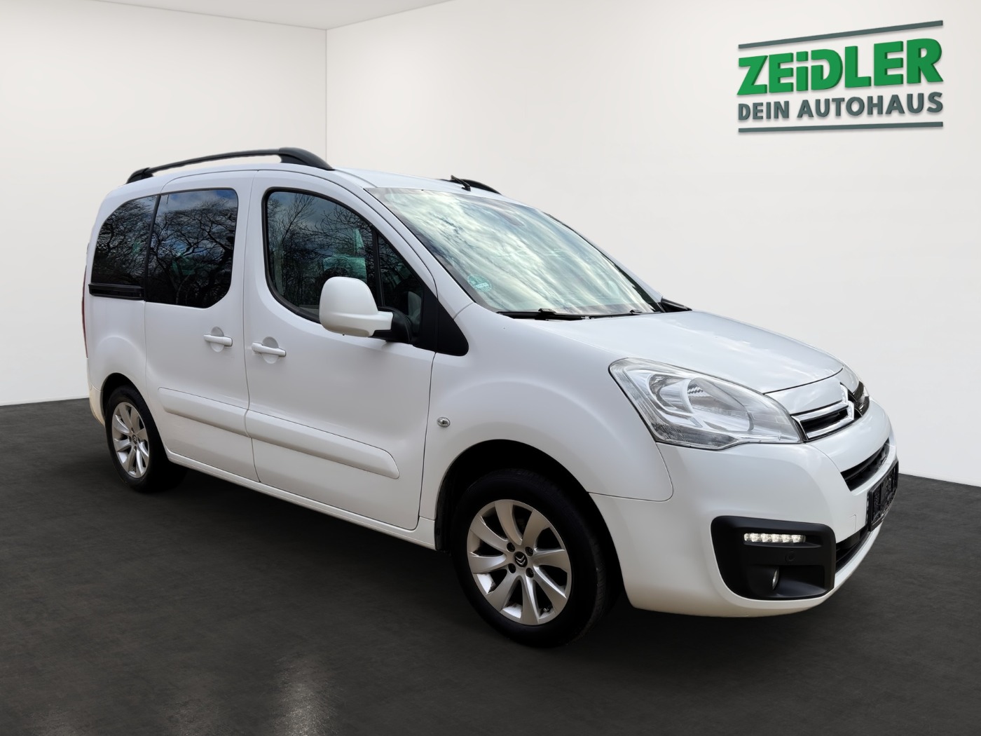 Citroen Berlingo Kombi 1.6 VTi 120 Selection 2xKlima PDC Bild 2