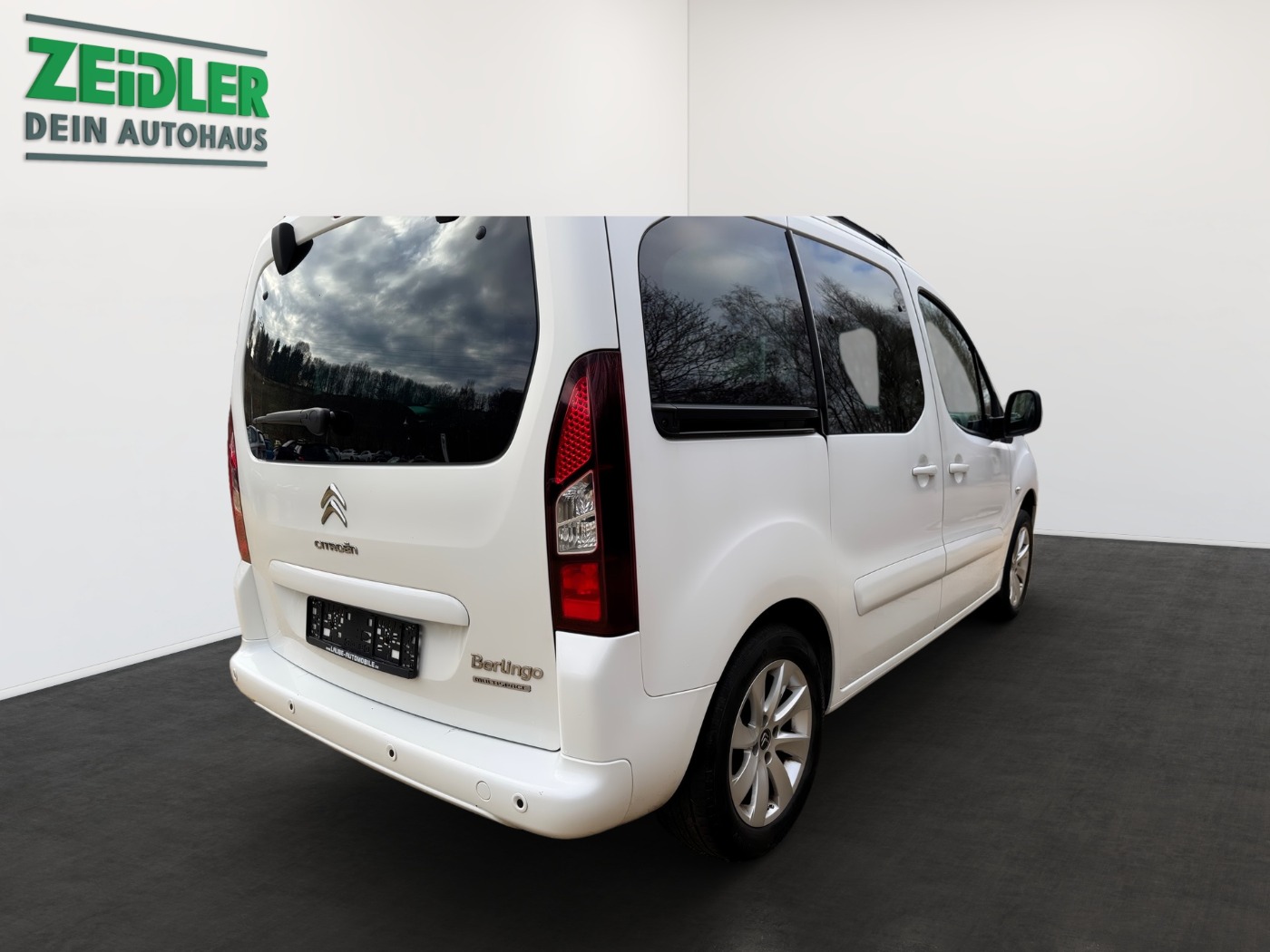 Citroen Berlingo Kombi 1.6 VTi 120 Selection 2xKlima PDC Bild 3