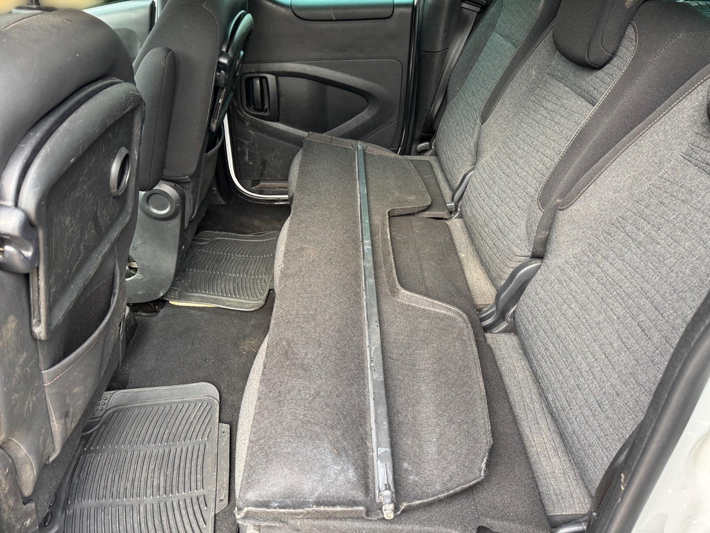 Citroen Berlingo Kombi 1.6 VTi 120 Selection 2xKlima PDC Bild 11