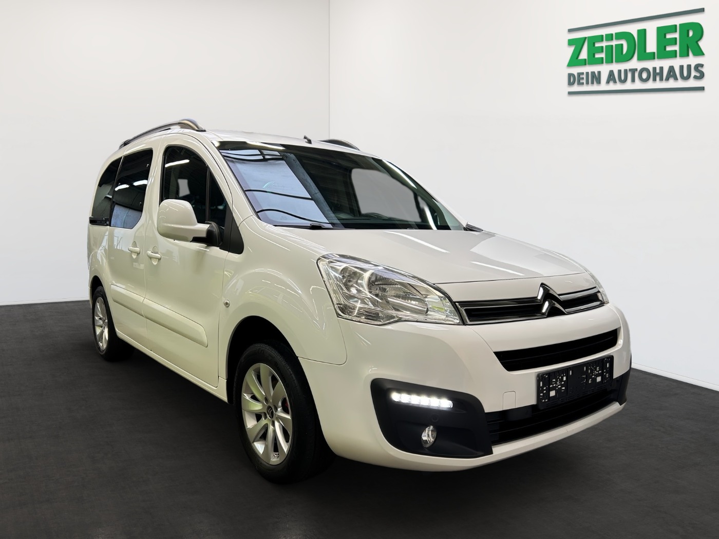 Citroen Berlingo Kombi 1.6 VTi 120 Selection 2xKlima PDC Bild 2