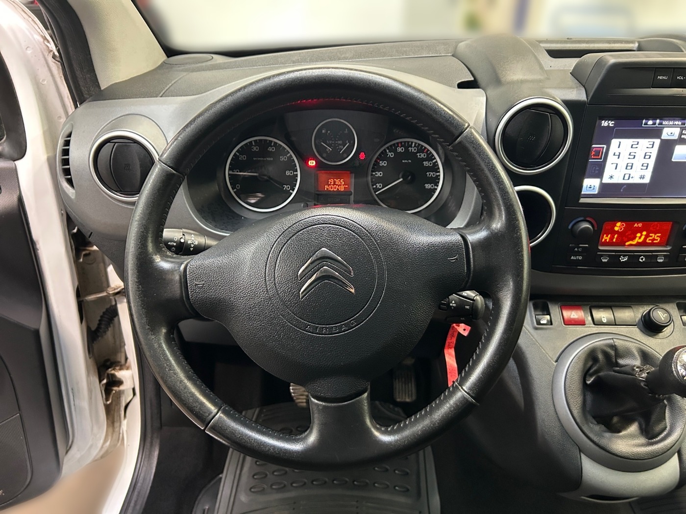 Citroen Berlingo Kombi 1.6 VTi 120 Selection 2xKlima PDC Bild 8