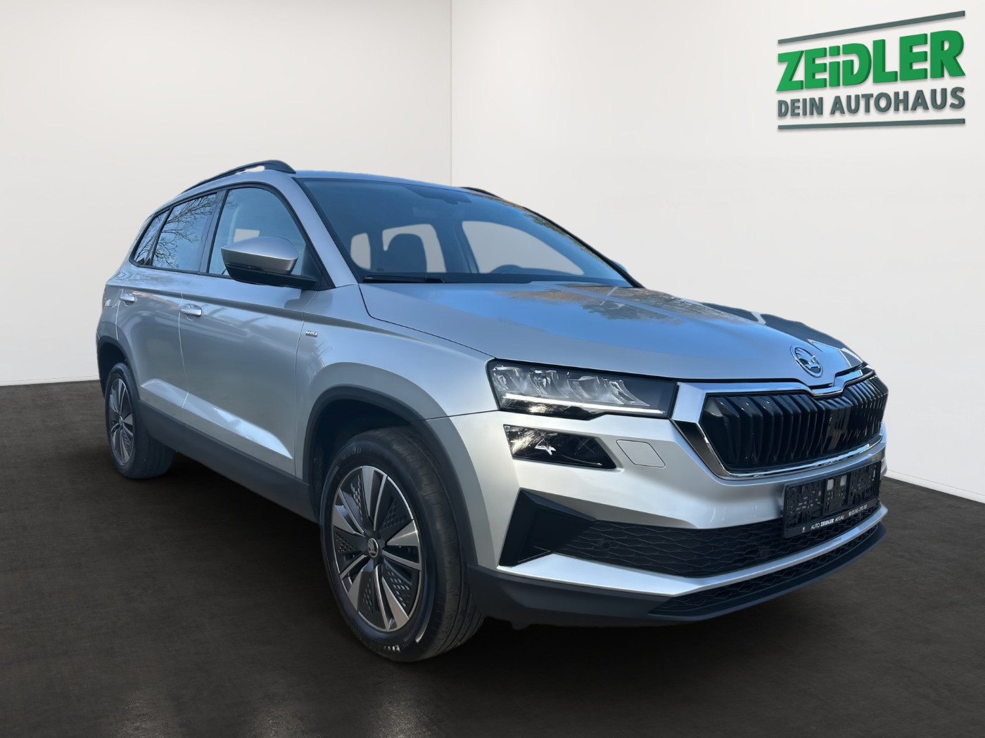 Škoda Karoq 1.5 TSI ACT Tour DSG LM Navi Kam. 2xKlima Bild 2