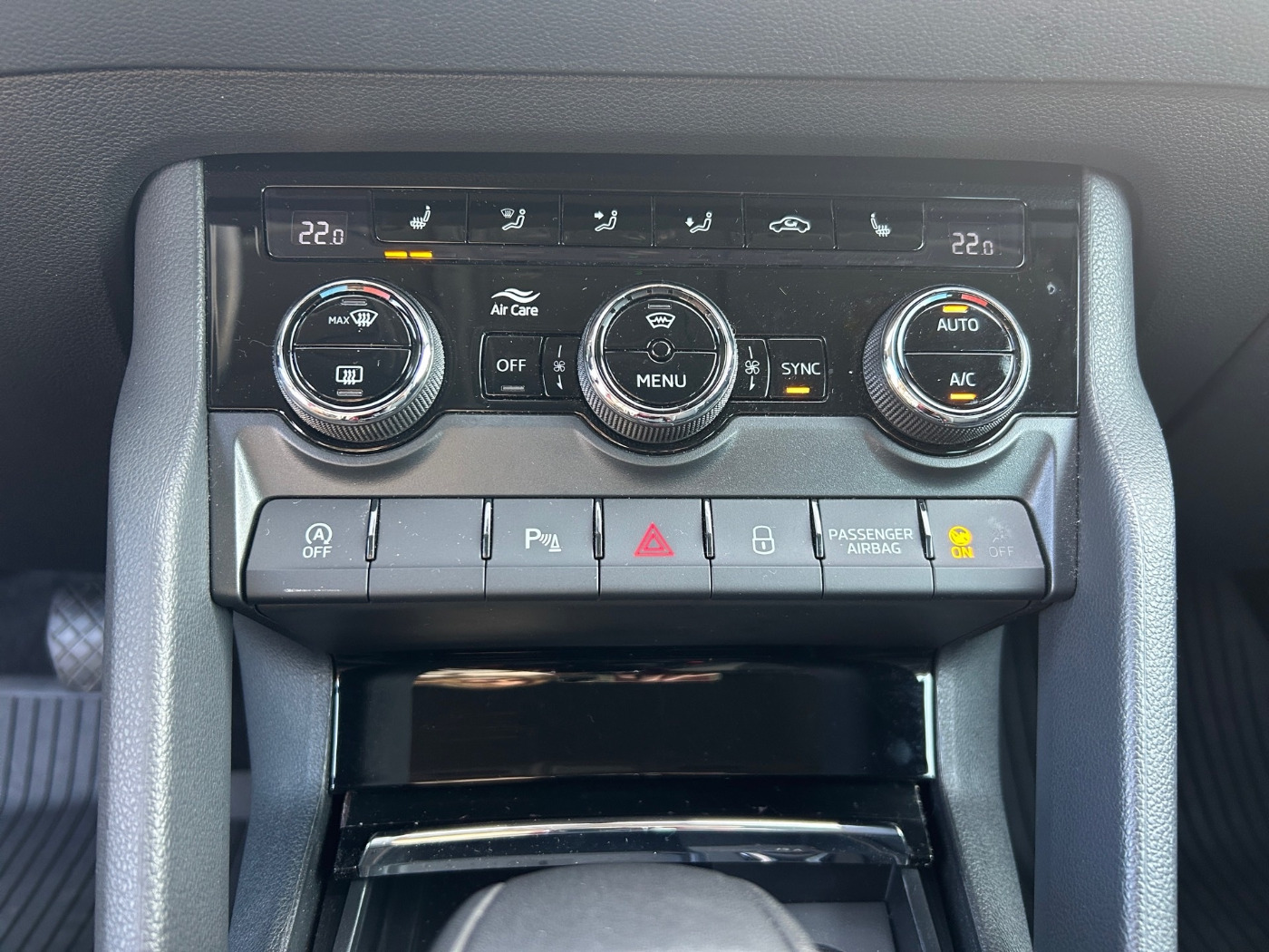 Škoda Karoq 1.5 TSI ACT Tour DSG LM Navi Kam. 2xKlima Bild 11