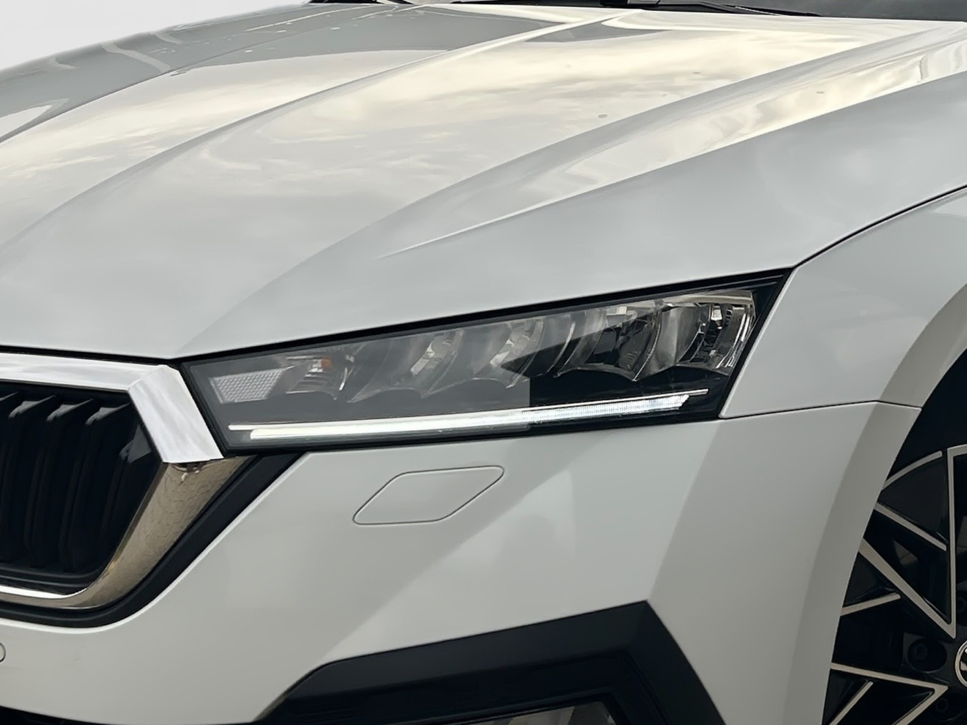 Škoda Octavia Combi 2.0 TDI Clever LM Navi Kam. 4xSHZ Bild 5