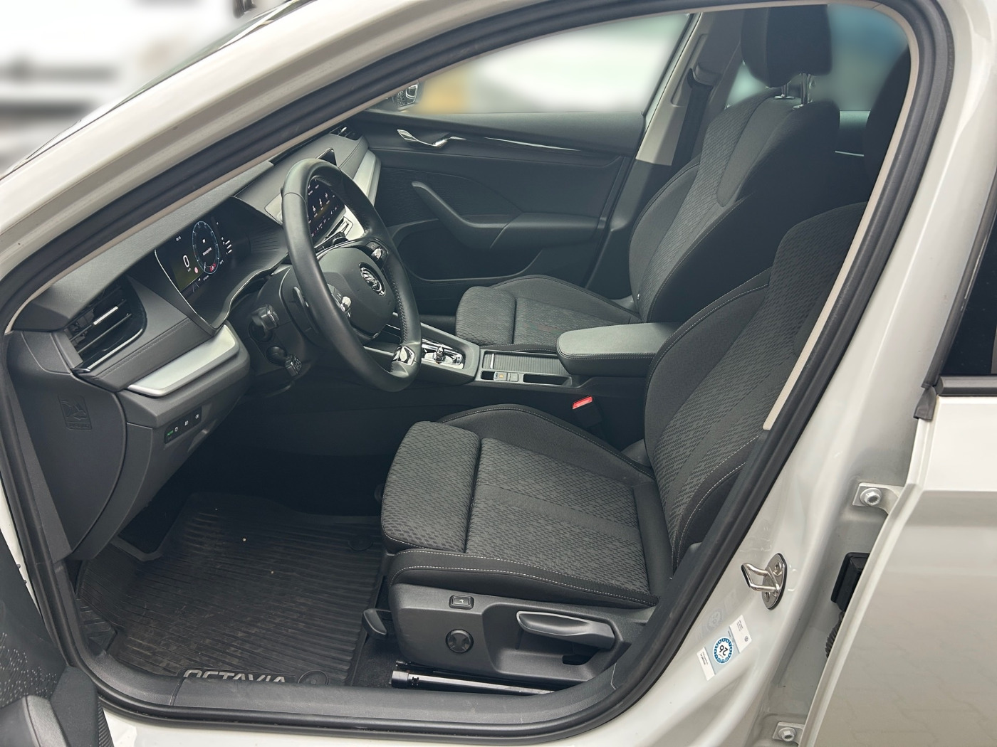 Škoda Octavia Combi 2.0 TDI Clever LM Navi Kam. 4xSHZ Bild 7