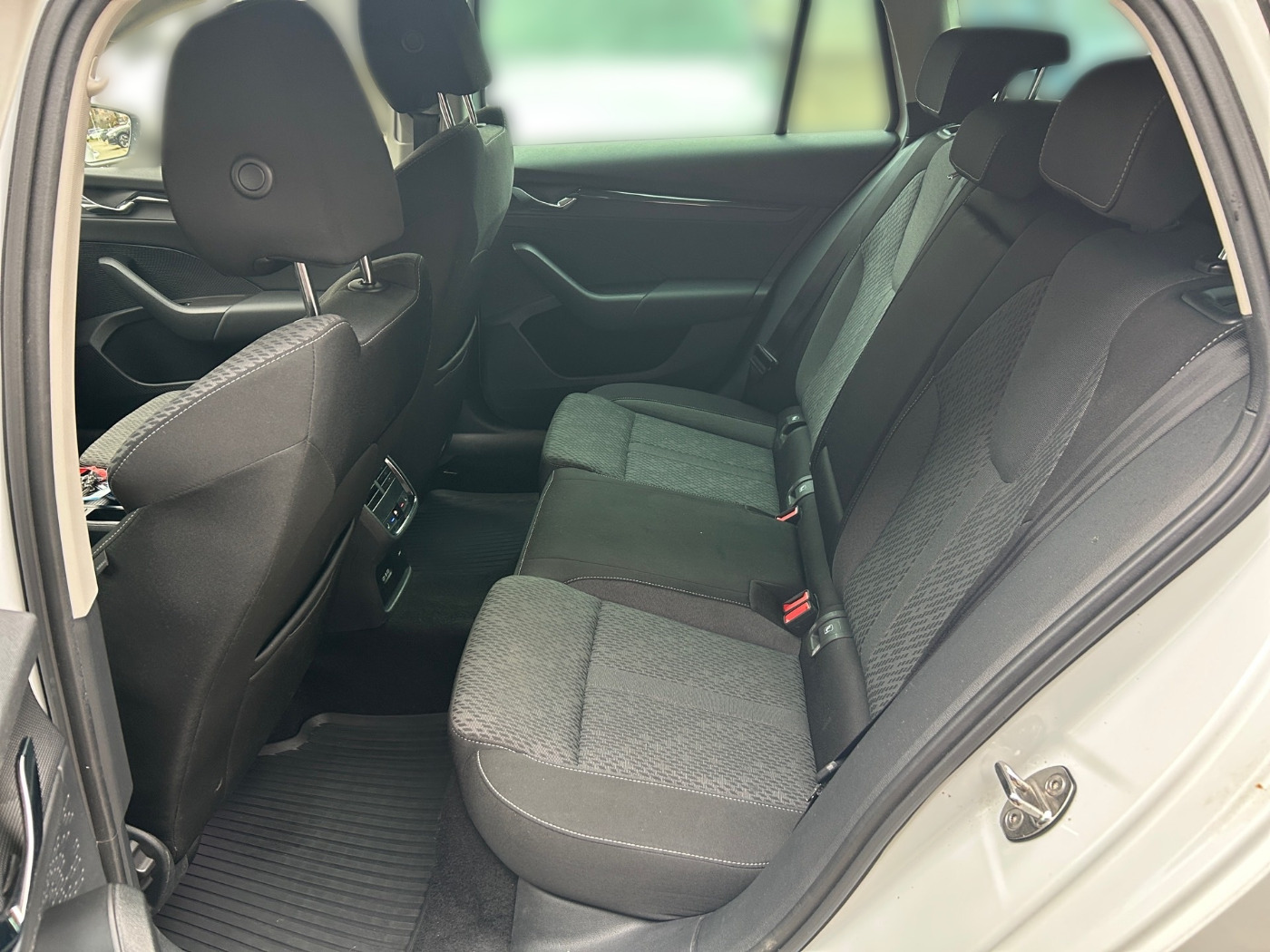 Škoda Octavia Combi 2.0 TDI Clever LM Navi Kam. 4xSHZ Bild 11