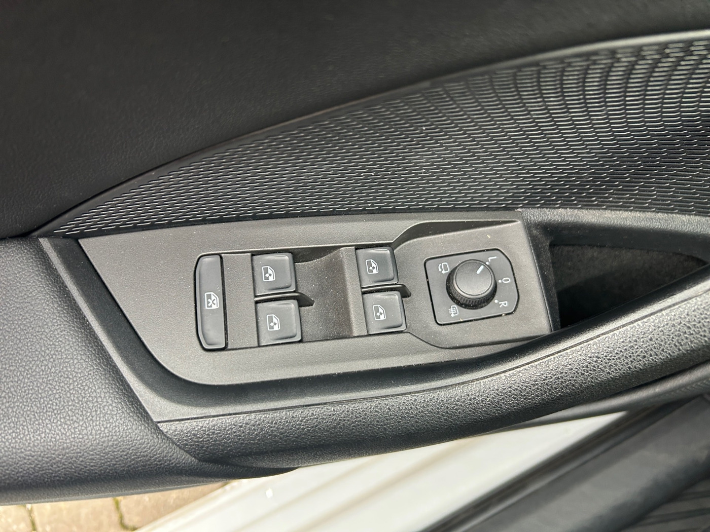 Škoda Octavia Combi 2.0 TDI Clever LM Navi Kam. 4xSHZ Bild 17