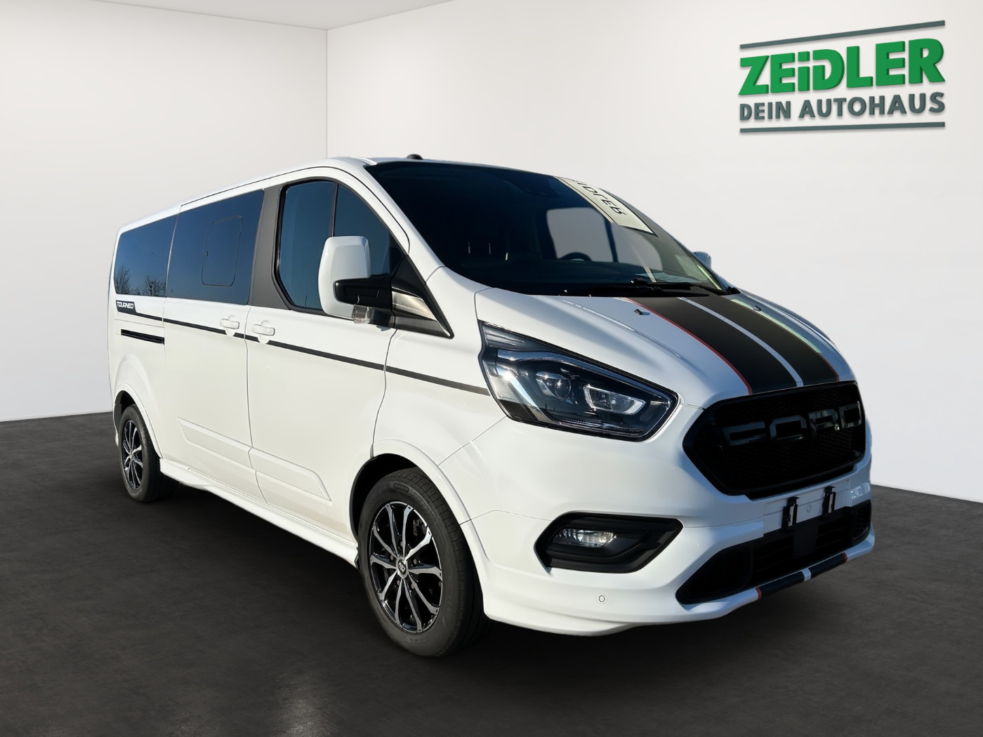 Ford Tourneo Custom Kombi 2.0 TDCi L1 Sport AHK Bild 2