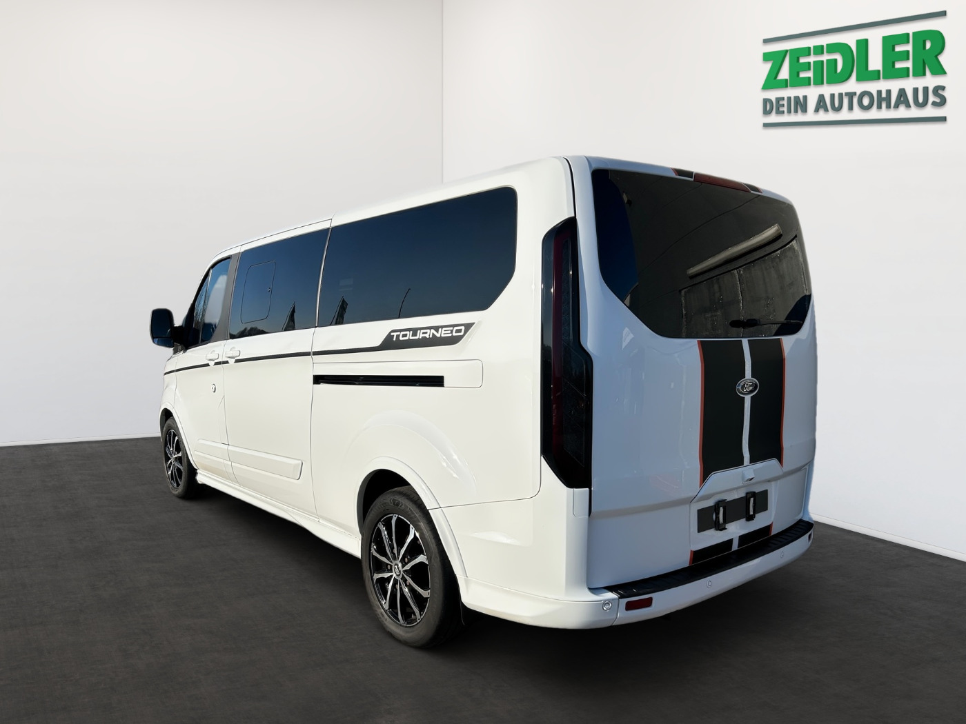 Ford Tourneo Custom Kombi 2.0 TDCi L1 Sport AHK Bild 4
