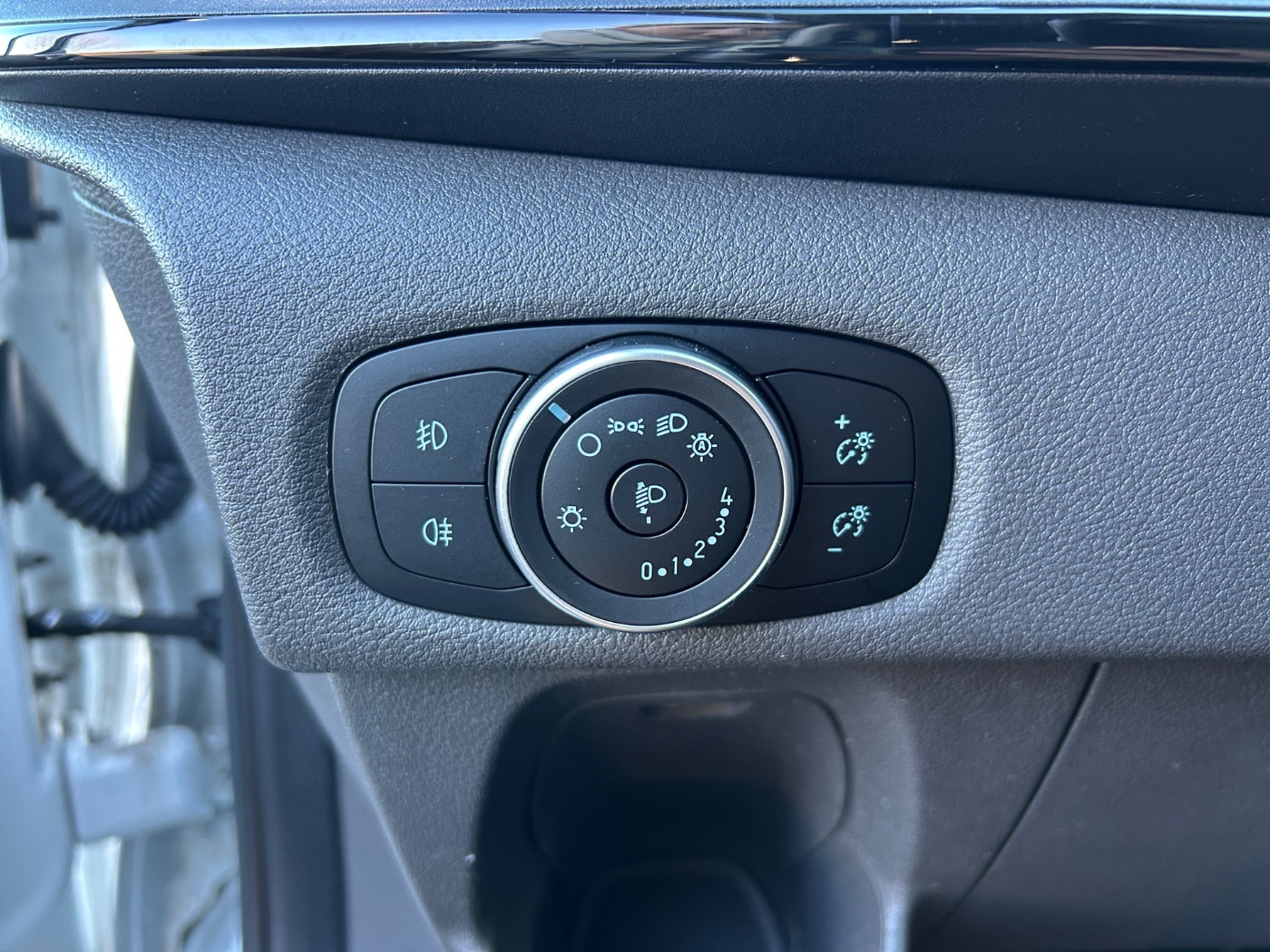 Ford Tourneo Custom Kombi 2.0 TDCi L1 Sport AHK Bild 14