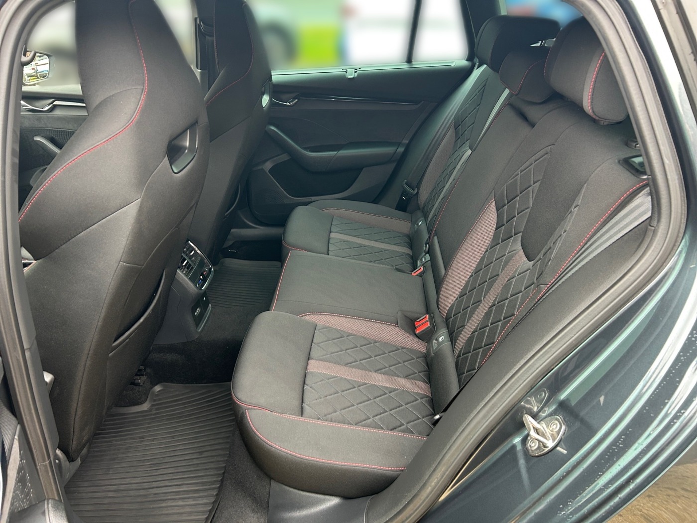 Škoda Octavia Combi 2.0 TSI RS First Edition LM Navi Bild 11