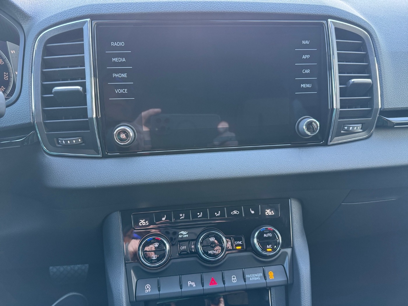 Škoda Karoq 1.5 TSI Tour DSG Navi AHZV LED Bild 9