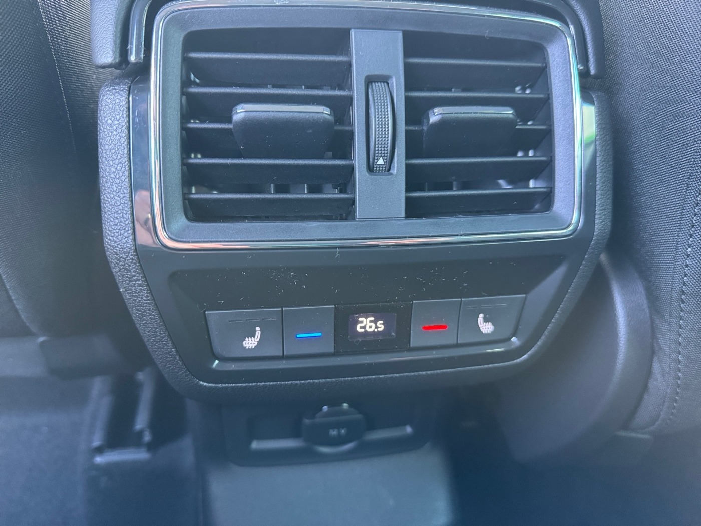 Škoda Karoq 1.5 TSI Tour DSG Navi AHZV LED Bild 13