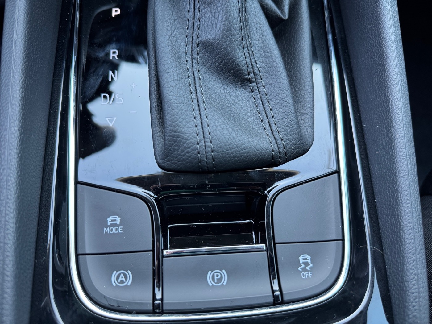 Škoda Karoq 1.5 TSI Tour DSG Navi AHZV LED Bild 14