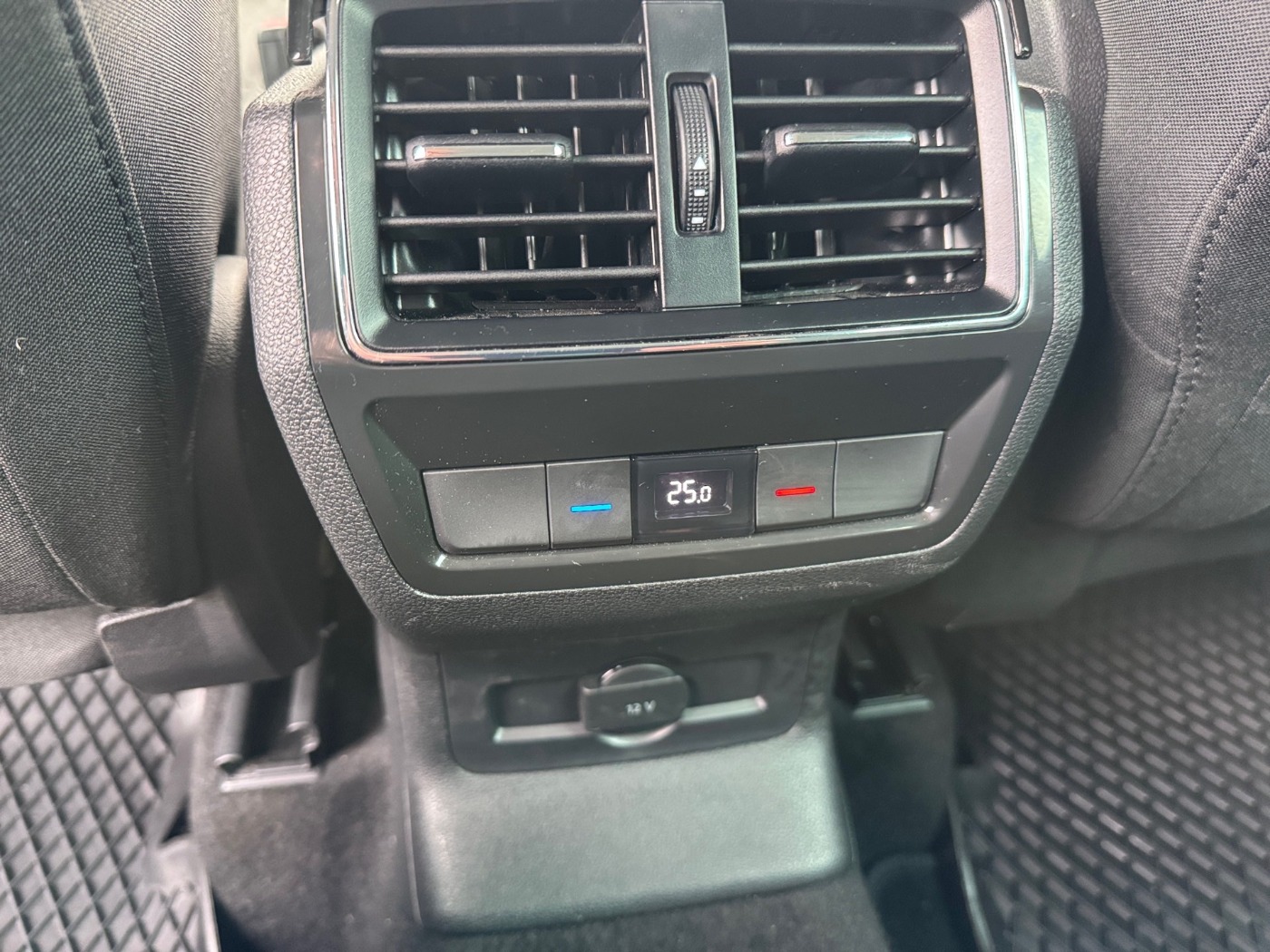 Škoda Karoq 1.5 TSI ACT Style Navi Kam. 3xKlima AHK Bild 13