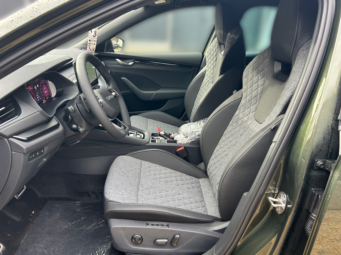 Škoda Octavia Combi 2.0 TDI Sportline DSG Navi AHK HUD Bild 7