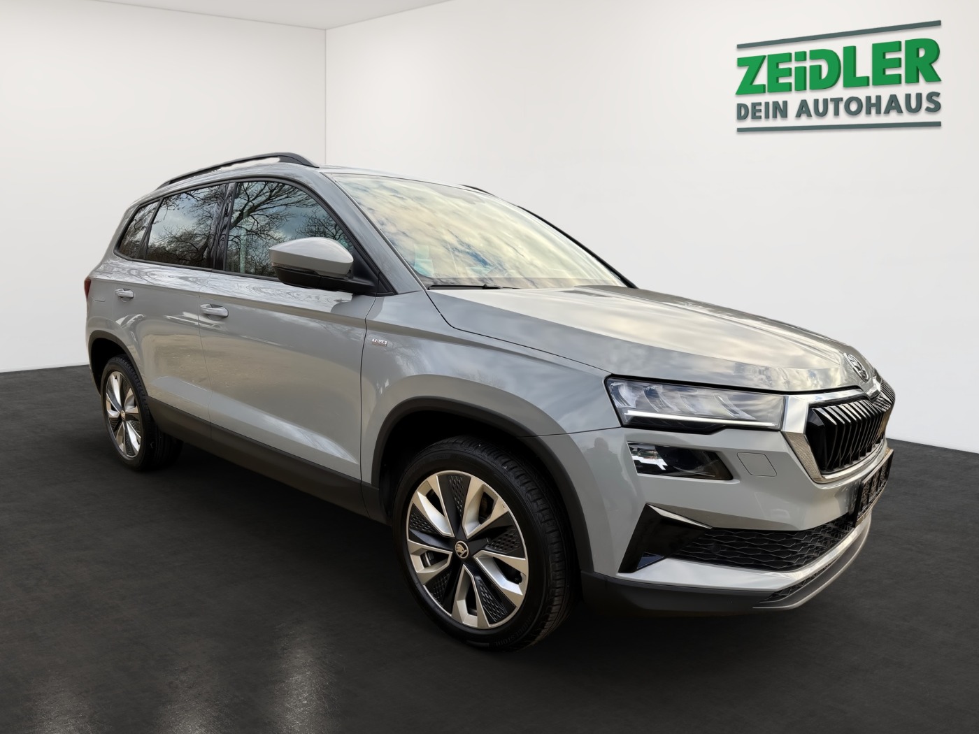 Škoda Karoq 1.5 TSI Tour DSG LED AHK 2xKlima 4xSHZ Bild 2