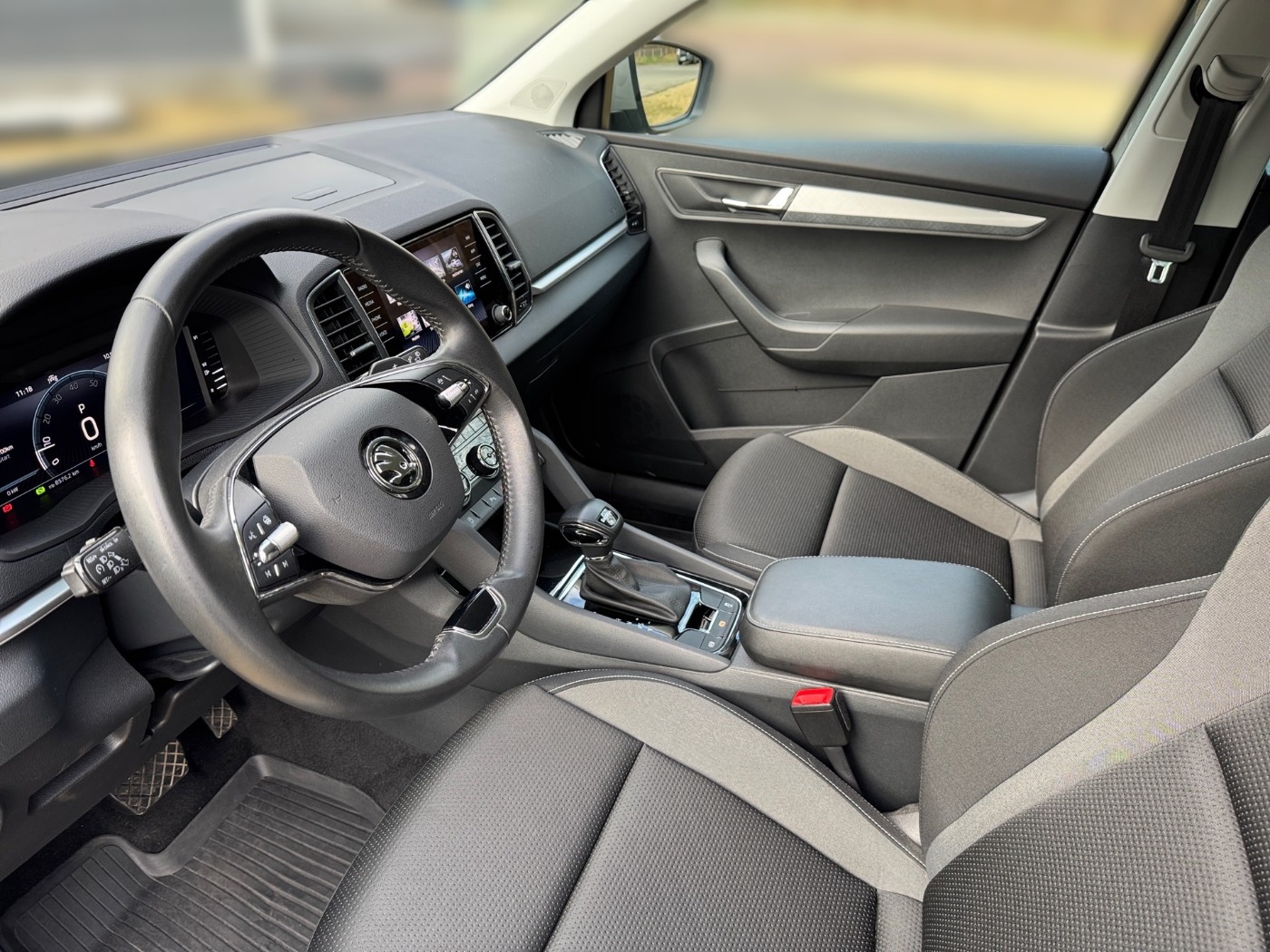 Škoda Karoq 1.5 TSI Tour DSG LED AHK 2xKlima 4xSHZ Bild 7