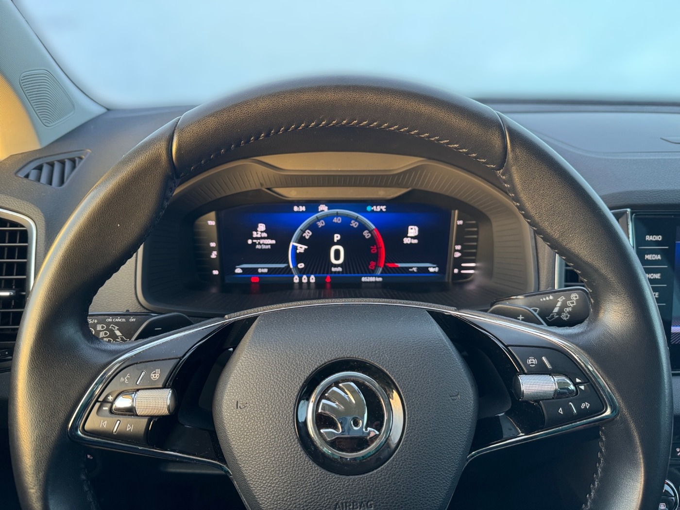 Škoda Karoq 1.5 TSI Tour DSG LED AHK 2xKlima 4xSHZ Bild 8