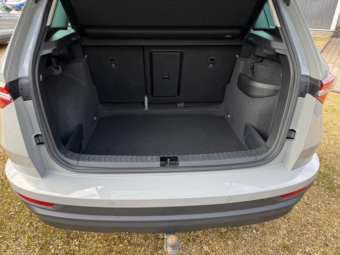 Škoda Karoq 1.5 TSI Tour DSG LED AHK 2xKlima 4xSHZ Bild 12