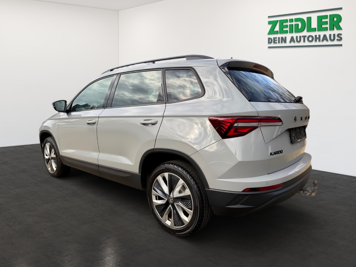 Škoda Karoq 1.5 TSI ACT Tour DSG LED AHK 2xKlima 4xSHZ Bild 4