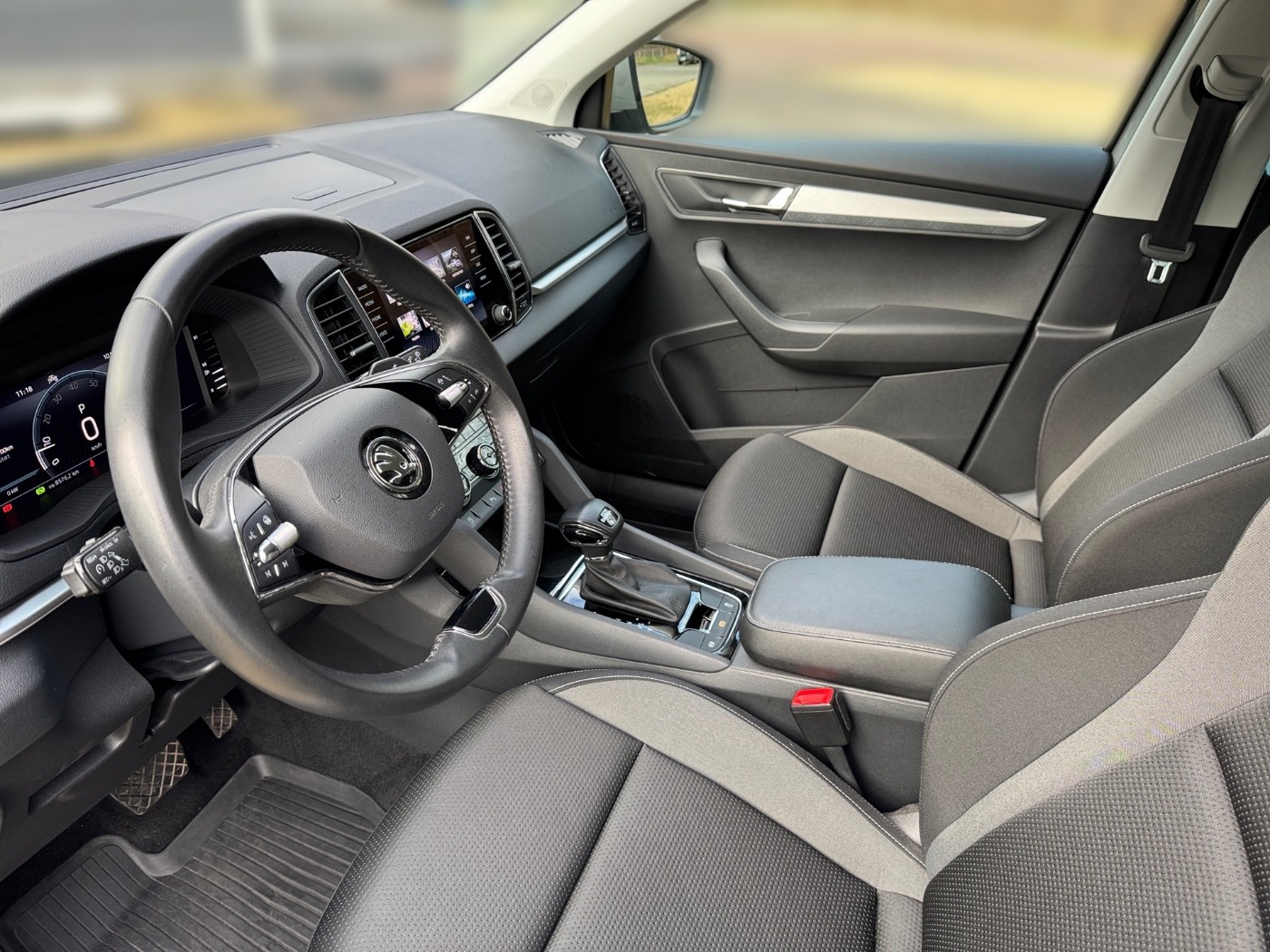 Škoda Karoq 1.5 TSI ACT Tour DSG LED AHK 2xKlima 4xSHZ Bild 7